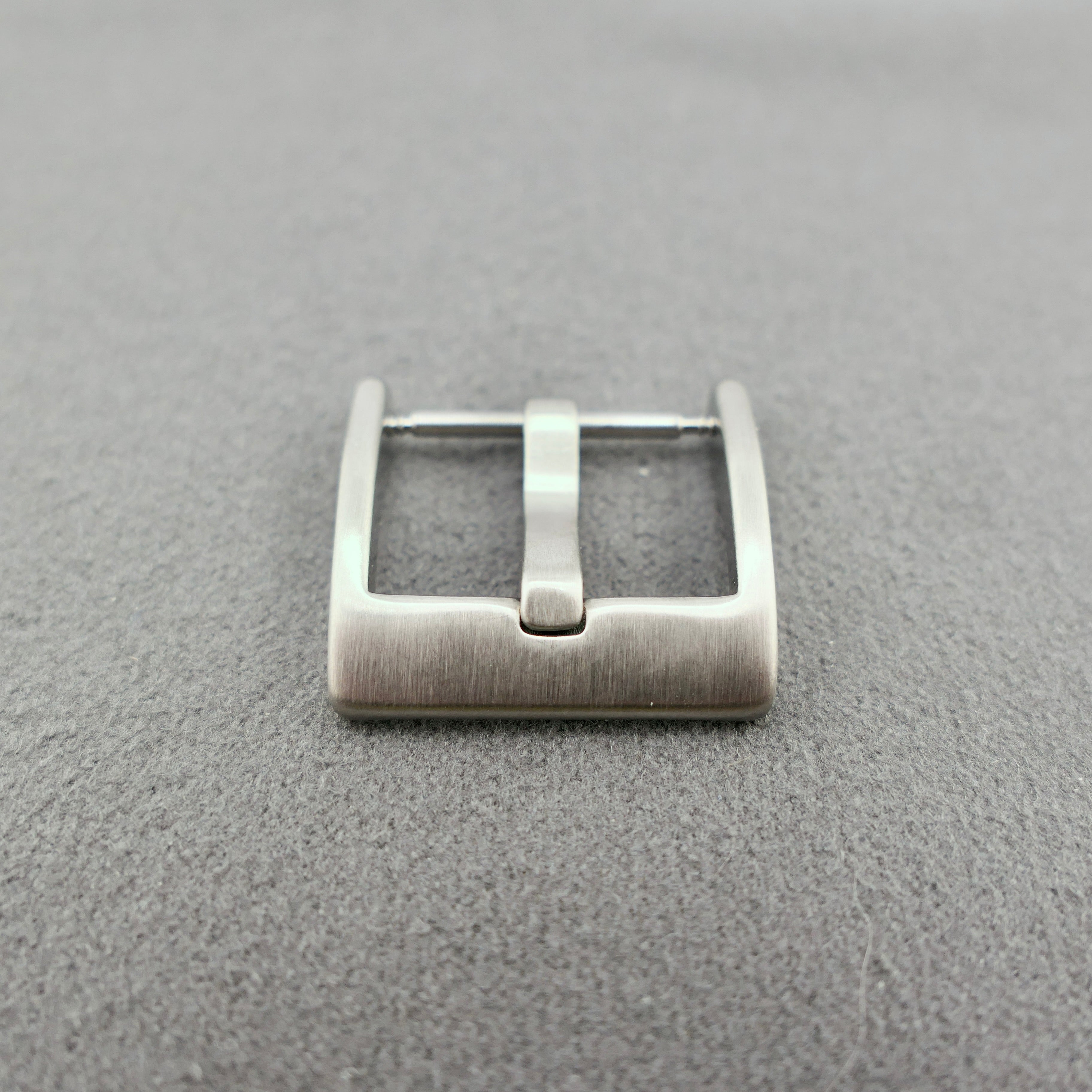 Brushed steel pin-buckle clasp for 20mm leather straps